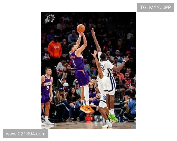 布克直言英雄球难走远团队篮球才是赢下硬仗的关键核心人人站出来